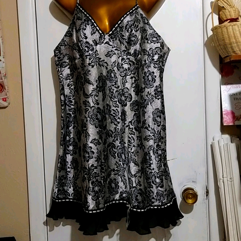 Beautiful black and silver print short nightie